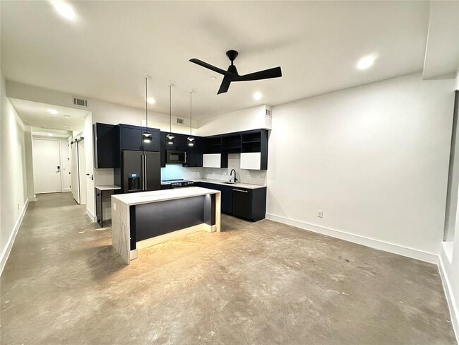 Building Photo - 507 Sabine St Unit 1003
