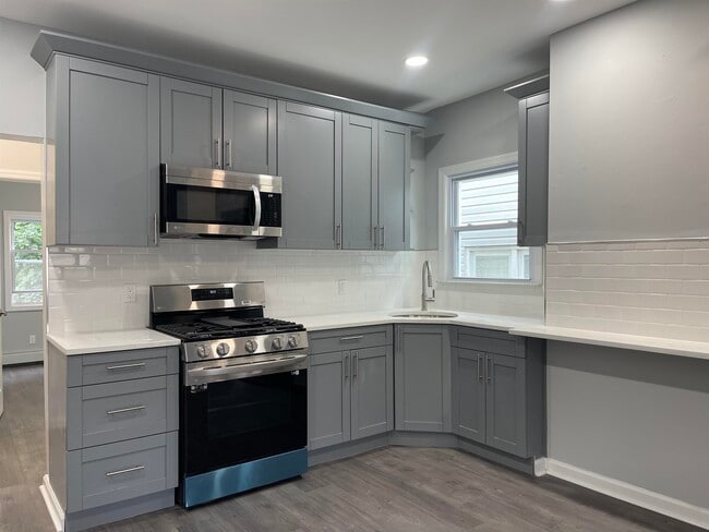 Building Photo - 54 Mt Prospect Ave Unit 2