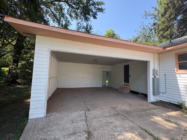Photo - Amazing 4 bedroom/1 bath home with Central Air & Heat!