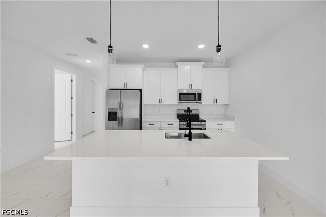 Building Photo - 4984 Fairway Ct