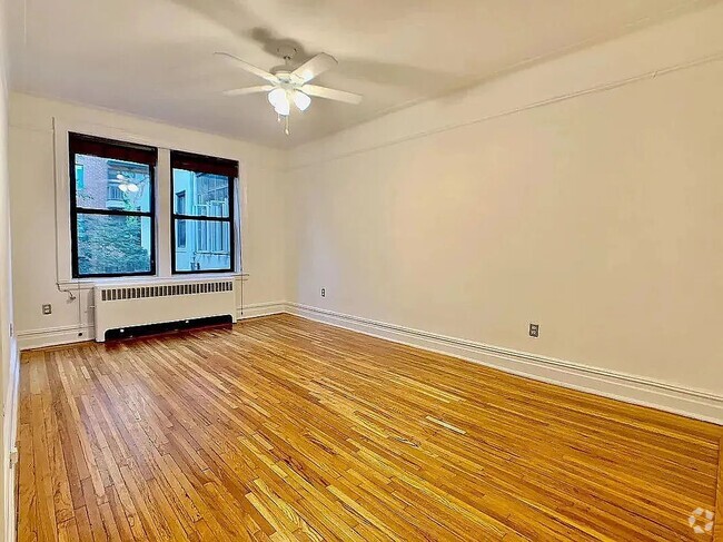 Building Photo - 210 E 31st St Unit 2R Rental