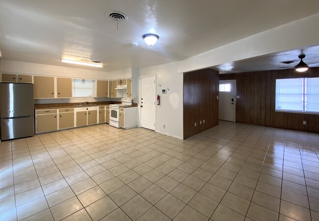 Photo - 204 Veterans Ave