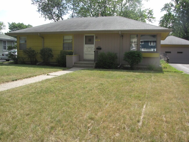 Building Photo - Great location in Richfield,*3Bed*1Bath single family home Avail Aug. 1