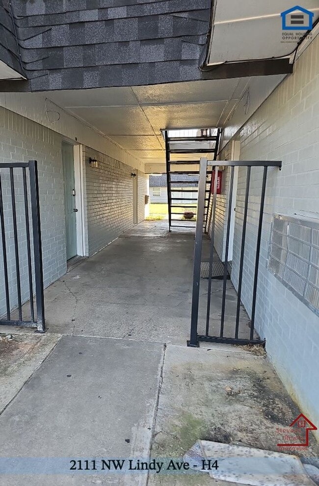 Photo - 2111 NW Lindy Ave