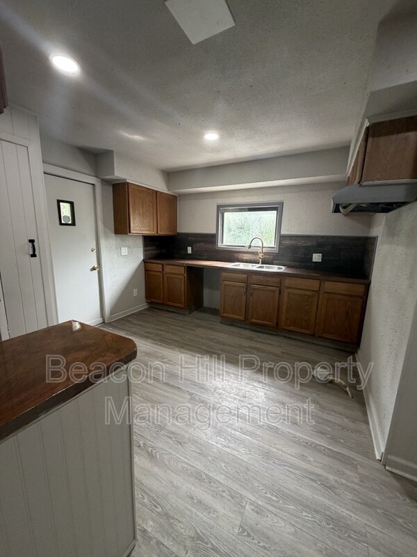 12609 Dove Ave