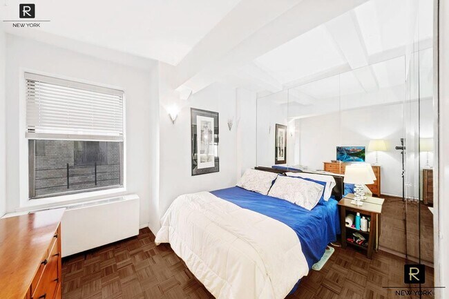 Photo - 150 W 51st St Unit 1411