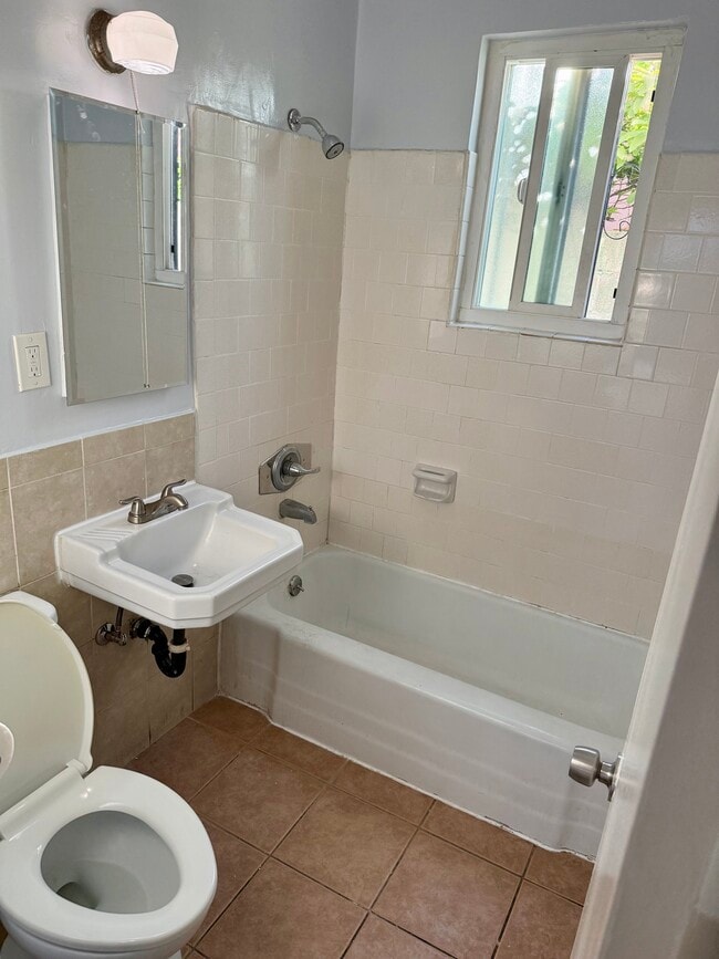 4114 Manhattan Beach Blvd Unit 6