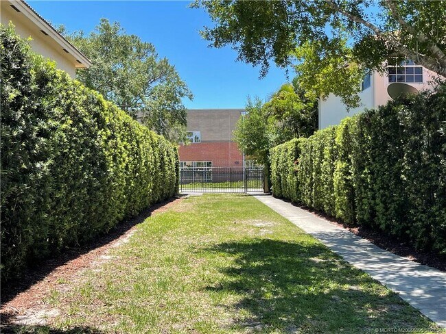 Photo - 2662 SW Newberry Ct