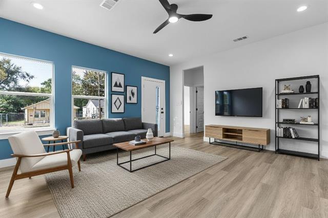 Photo - 2724 Swanson St