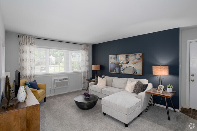 2BR, 1BA - 825SF - Living Room - Wellington Woods