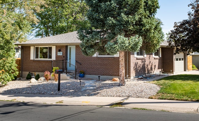 Building Photo - 4 Bedroom single family home in Denver