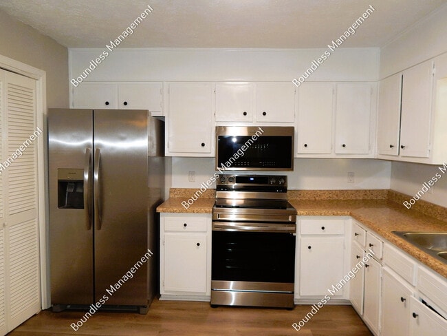 Photo - 2170 Wells Dr SE