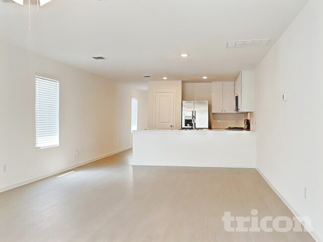 Photo - 827 Ponderosa Ln