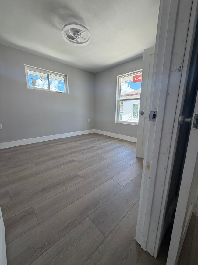 Photo - 1219 28th St N