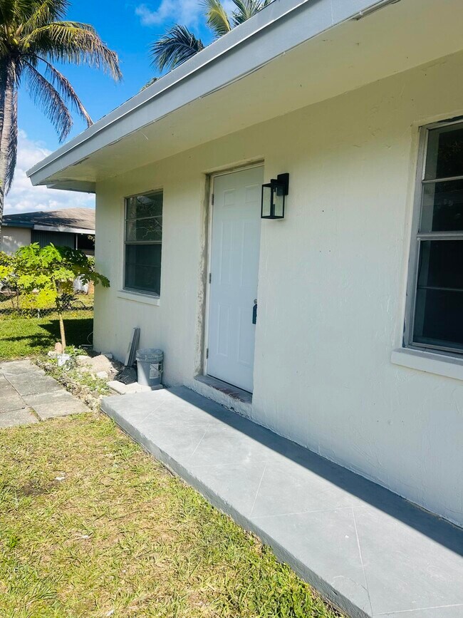 Photo - 1471 NW 20th St Unit A