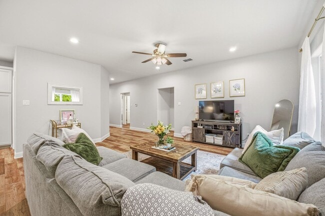 Photo - 191 Davis Ave