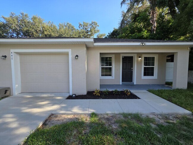 Photo - 447 Avenue A NE
