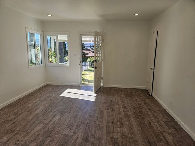 Photo - 3023-3025 Community Ave Unit 3023