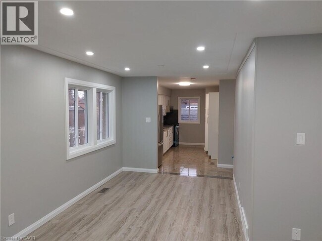 Photo - 8 Noel Crescent