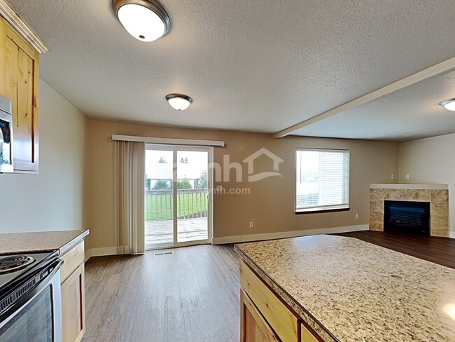 Photo - 2522 Char Cir NW