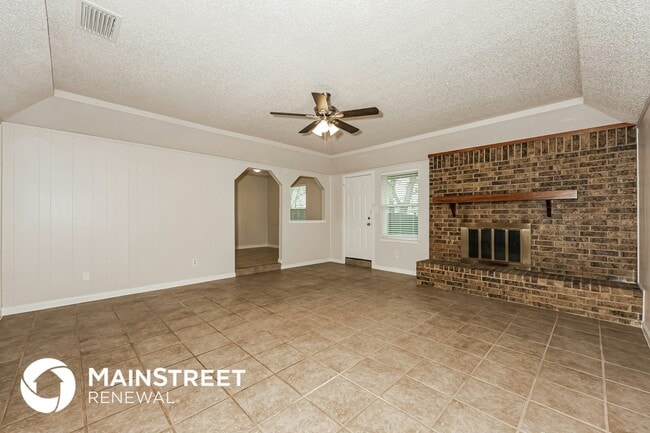 Photo - 2025 Schumac Ln