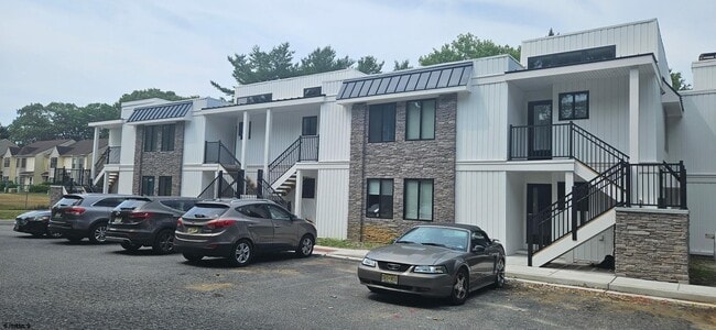 Building Photo - 17 Tilton Club Unit 17