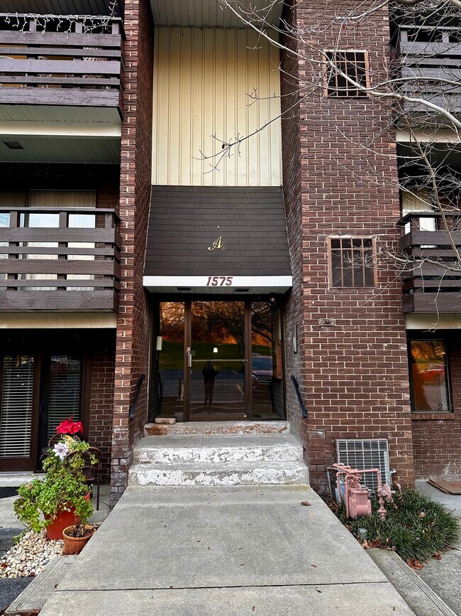 Photo - 1575 Creekside Rd Unit #2