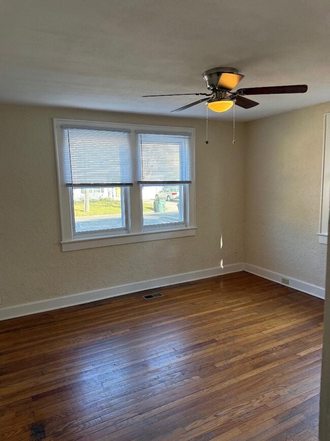 front bedroom - 1533 McNeal Ave