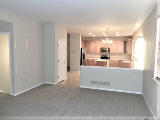 Photo - 12865 Roslyn St