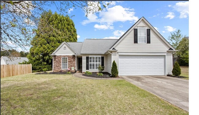 Building Photo - Spacious 3/2 Available Now! Rental