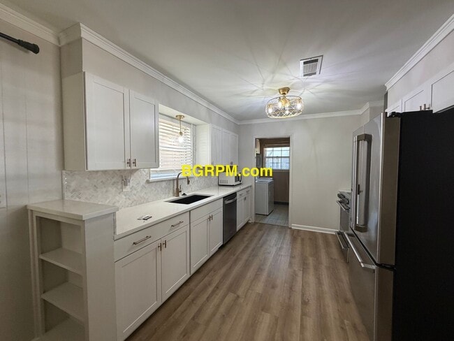 Photo - 2210 Crestwood Rd