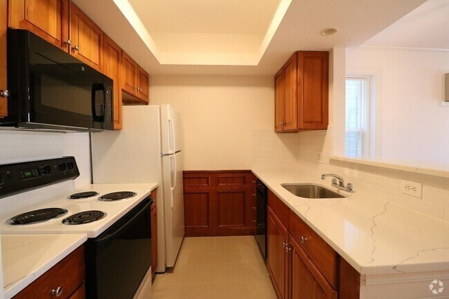 Building Photo - 30 Upland Rd Unit 9 Rental