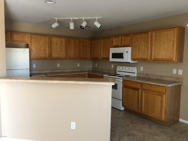 Photo - 22821 W Cantilever St