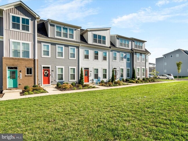 Photo - 404 Waverley Dr