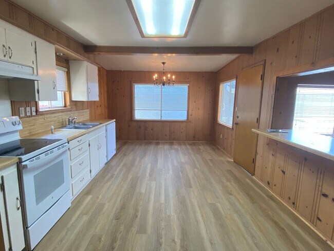 Photo - 486 Trinidad St