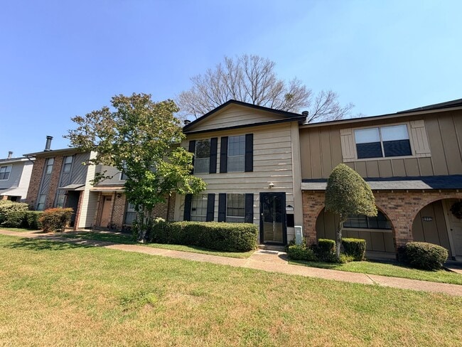 Photo - Townhouse Just Minutes to LSUS .....