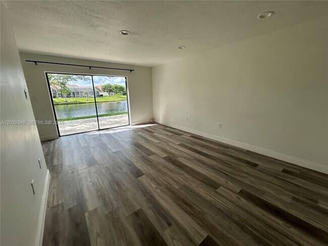 9472 Palm Cir S