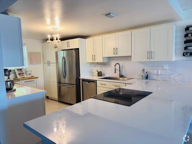 Building Photo - 2850 Forest Hills Blvd Rental