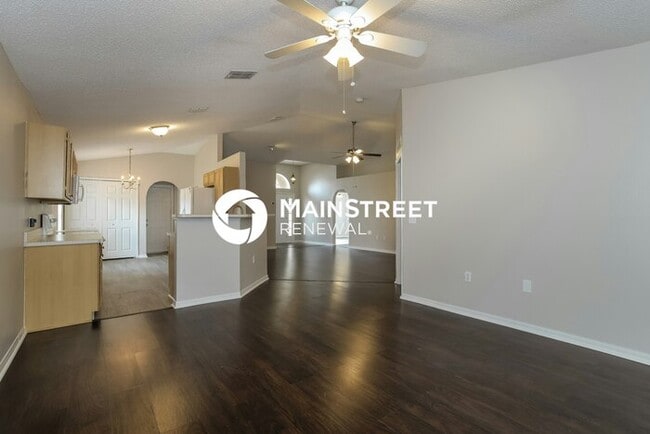 Photo - 3 Bedroom Pet-Friendly Home in St. Cloud, FL with Main Street Renewal