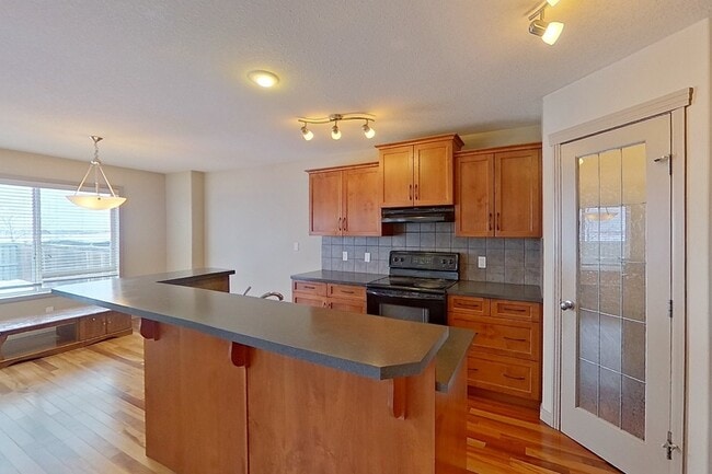 Photo - 1920-1126 126 St SW