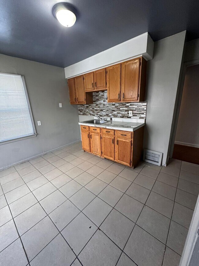 Photo - 9737 Camley St