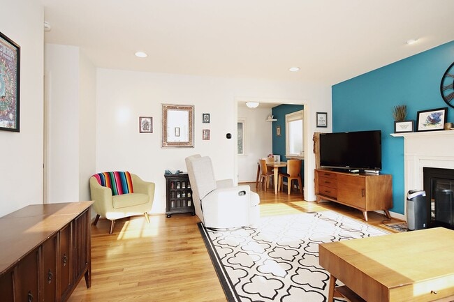 Photo - Nicely Updated Pet-Friendly N.Downtown/Locust Grove Home
