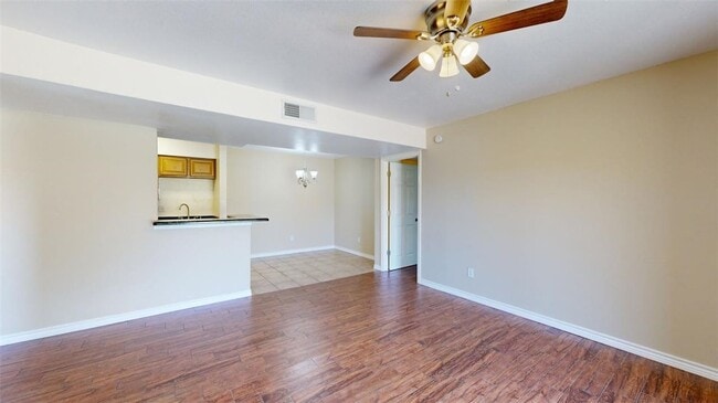 Photo - 904 University Oaks Blvd Unidad 97