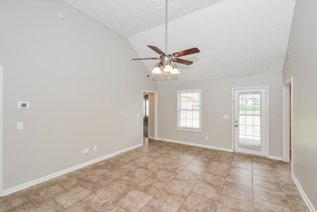 Photo - 144 Centerrock Dr