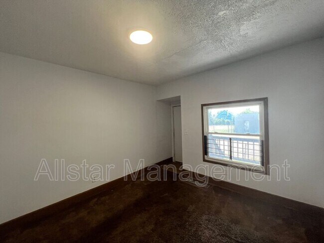 3611 E 116th St Unit Lower Unit
