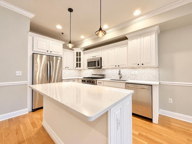 514 Adams St Unit 4