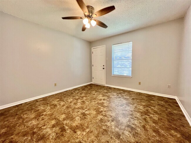 Photo - 4023 Avenue Q 1/2