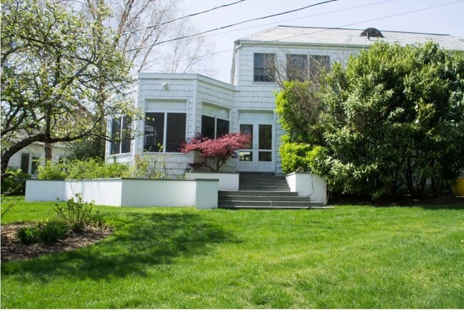 Photo - 17 Copperbeech Ln