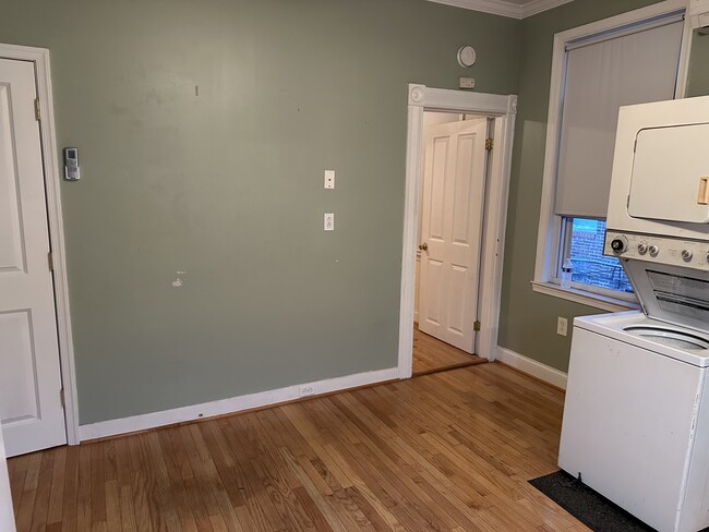 Photo - 1723 Bank St Apartments Unit B