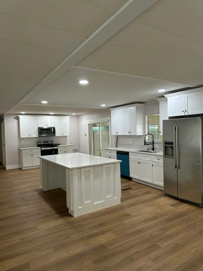Building Photo - 15 NE 63rd Ct Rental